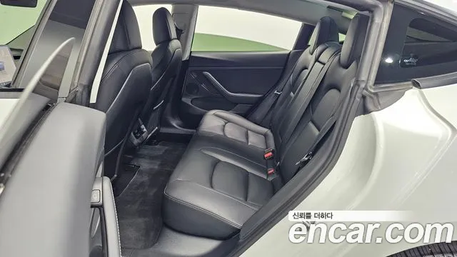 Tesla Model 3 — Фото автомобиля 17