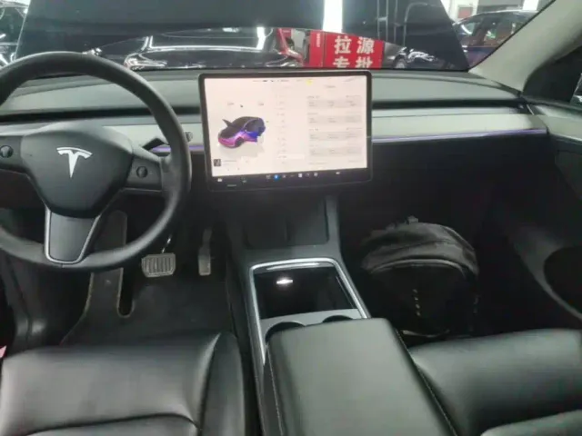 Tesla Model Y — Фото автомобиля 12