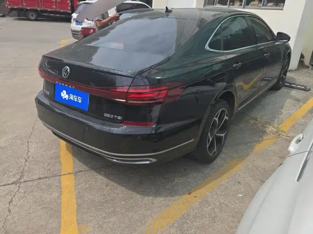 Volkswagen Passat — Фото автомобиля 3