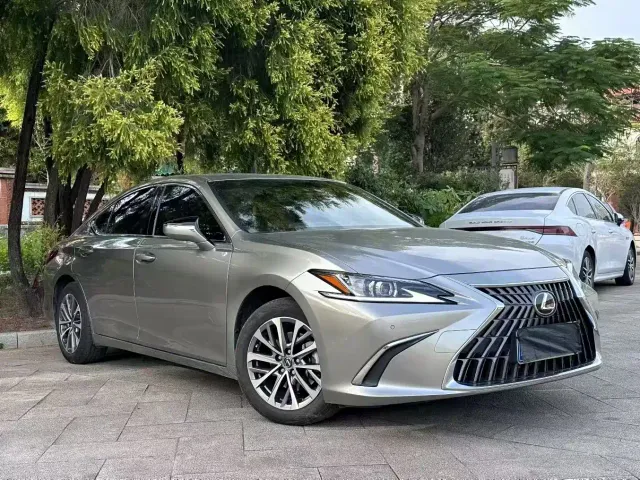 Lexus ES — Фото автомобиля 3