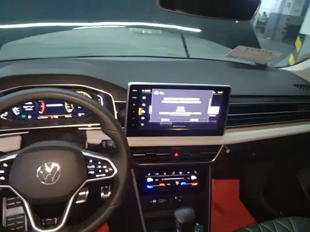 Volkswagen Tiguan L — Фото автомобиля 9