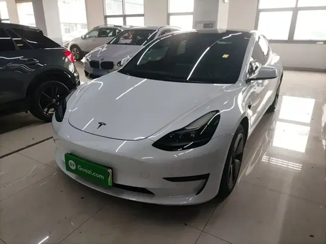 Фотография автомобиля — Tesla Model 3