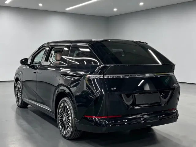 Xpeng X9 — Фото автомобиля 10