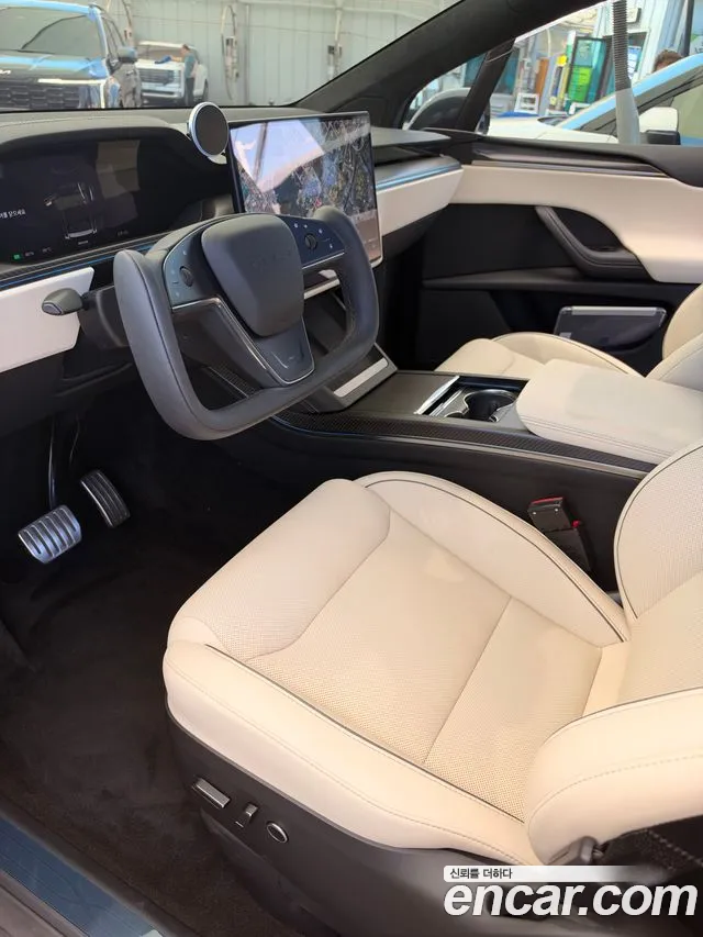 Tesla Model X — Фото автомобиля 6