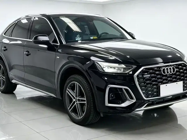 Audi Q5L Sportback — Фото автомобиля 3