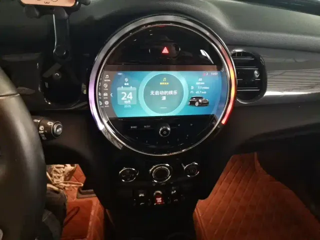 MINI Hatch — Фото автомобиля 12