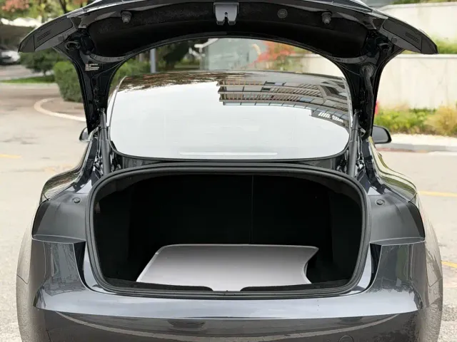 Tesla Model 3 — Фото автомобиля 7