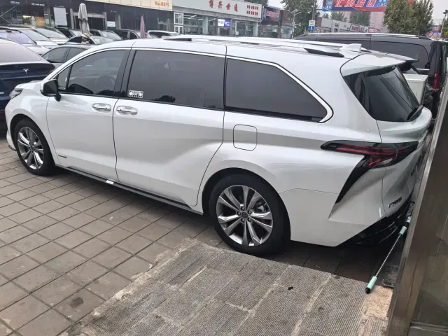 Toyota Sienna — Фото автомобиля 5