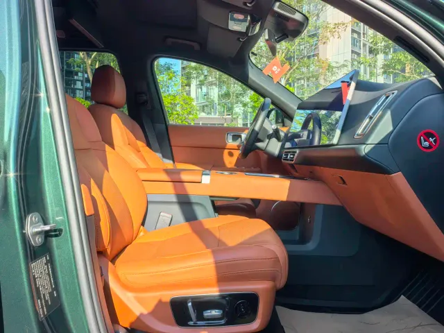 Li Auto L8 — Фото автомобиля 12