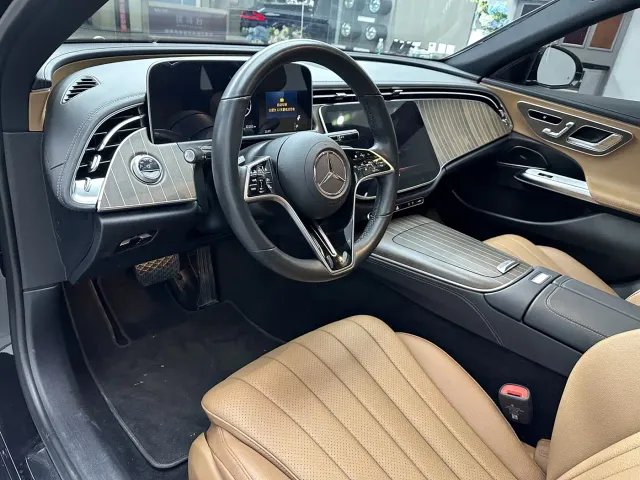 Mercedes-Benz E-Class — Фото автомобиля 12