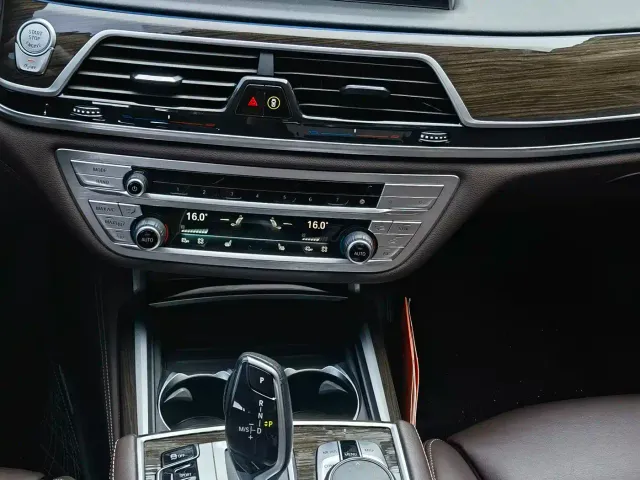 BMW BMW 7 Series 2021 Model 730Li Luxury Package — Фото автомобиля 8