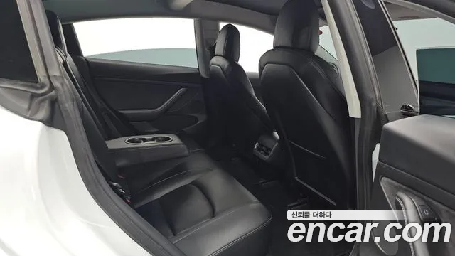 Tesla Model 3 — Фото автомобиля 23