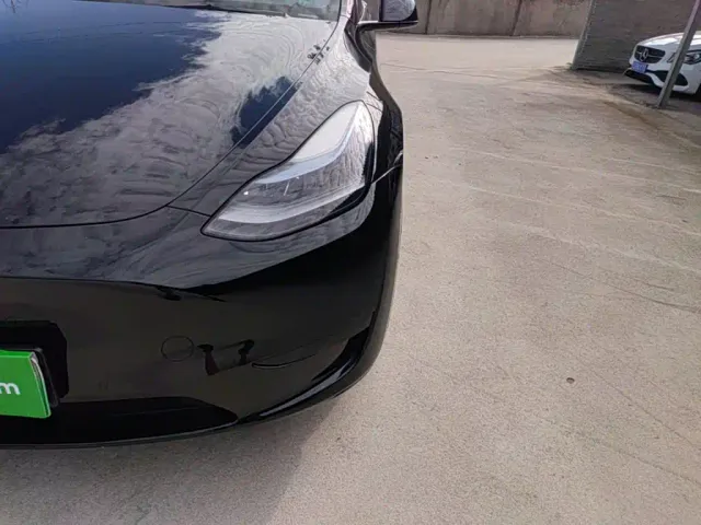 Tesla Model Y — Фото автомобиля 23