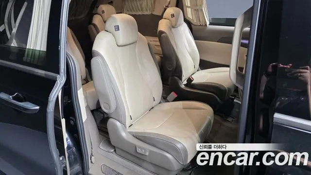 Kia Canival — Фото автомобиля 11