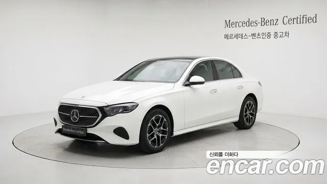 Фотография автомобиля — Mercedes-Benz E-Class