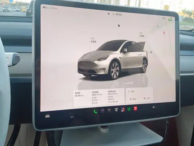 Tesla Model Y — Фото автомобиля 14