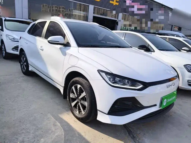 BYD e2 — Фото автомобиля 3