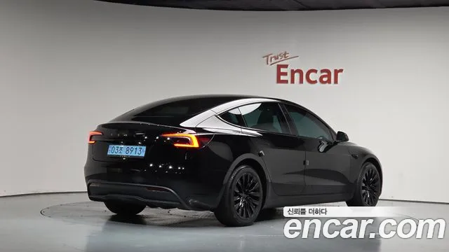 Tesla Model 3 — Фото автомобиля 2