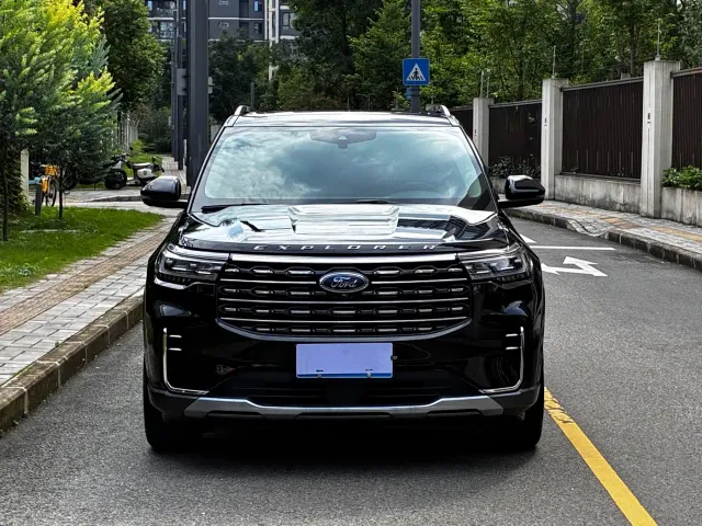 Ford Explorer — Фото автомобиля 2