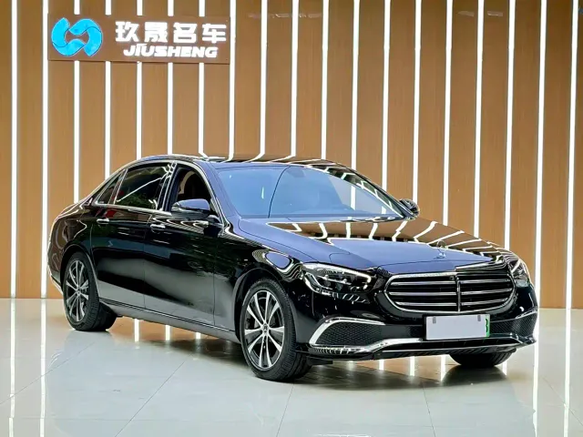 Mercedes-Benz E-Class — Фото автомобиля 3