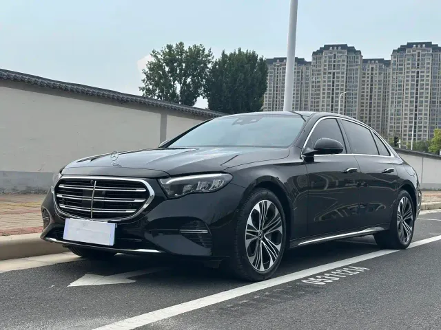 Фотография автомобиля — Mercedes-Benz E-Class