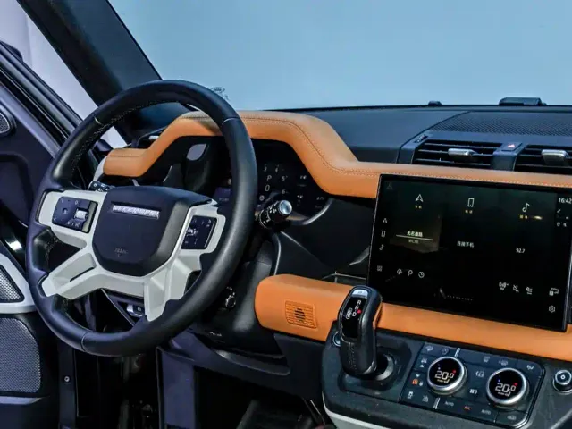 Land Rover Defender — Фото автомобиля 28