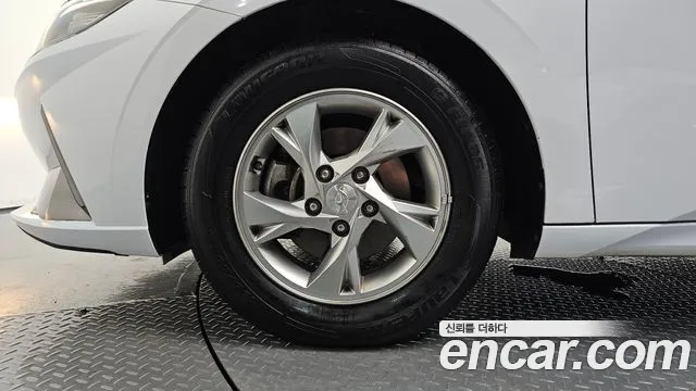 Hyundai AVANTE Avante (CN7) — Фото автомобиля 5