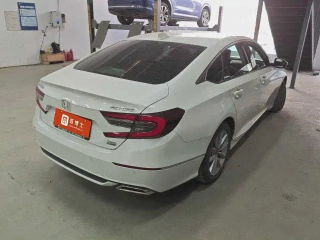 Honda Accord — Фото автомобиля 3