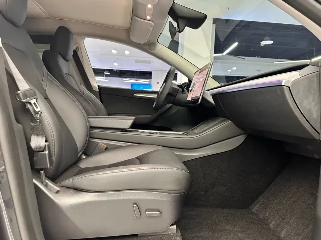Tesla Model Y — Фото автомобиля 14