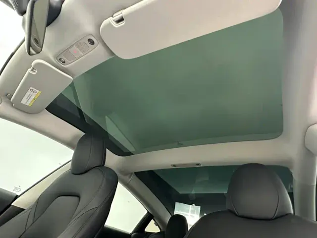 Tesla Model 3 — Фото автомобиля 26