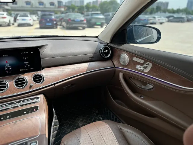 Mercedes-Benz E-Class — Фото автомобиля 15