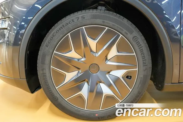 Tesla Model Y — Фото автомобиля 5