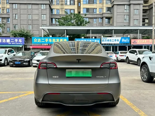 Tesla Model Y — Фото автомобиля 10