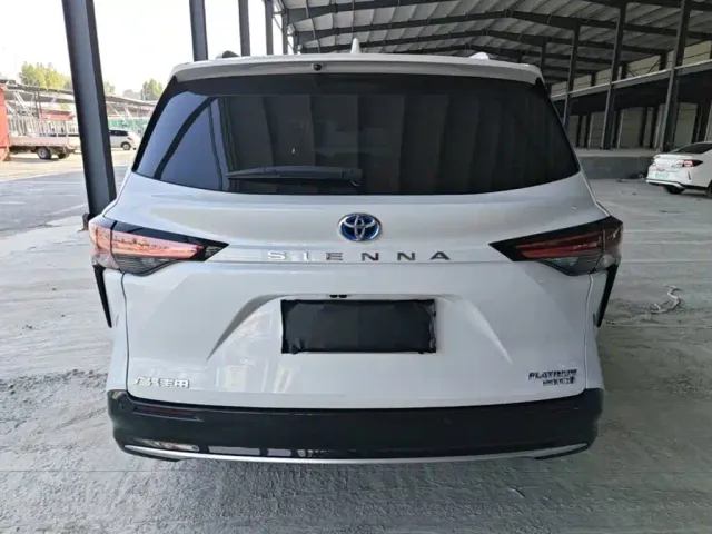 Toyota Sienna — Фото автомобиля 5