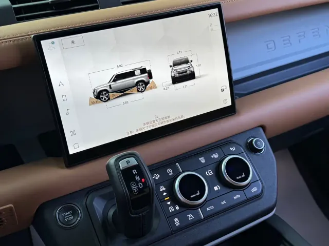Land Rover Defender — Фото автомобиля 13
