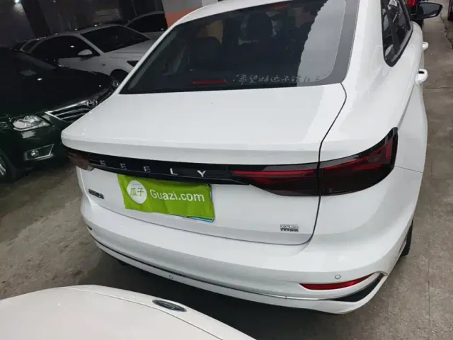 Geely Emgrand — Фото автомобиля 5