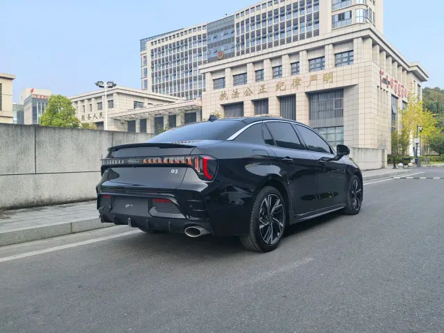 Lynk & Co 03 — Фото автомобиля 8