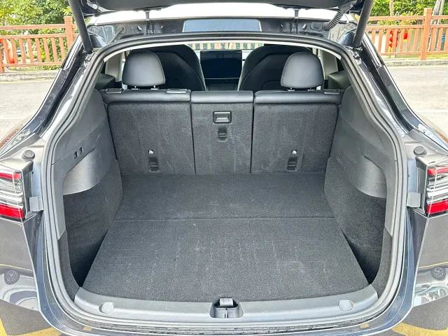 Tesla Model Y — Фото автомобиля 20