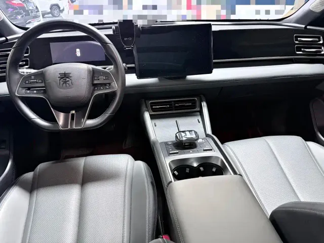 BYD Qin L — Фото автомобиля 10