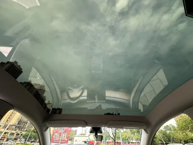 Tesla Model Y — Фото автомобиля 18
