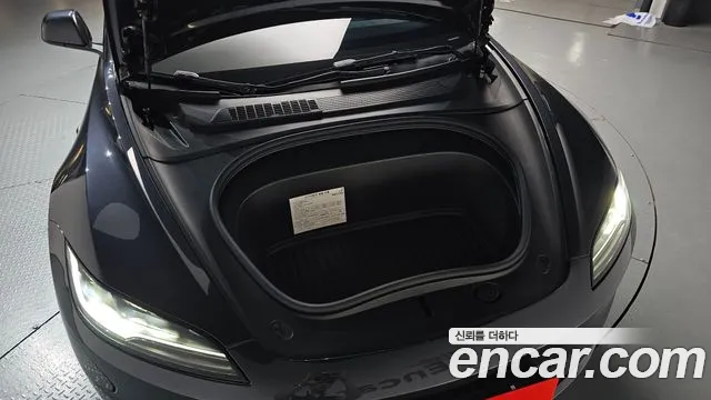 Tesla Model 3 — Фото автомобиля 6