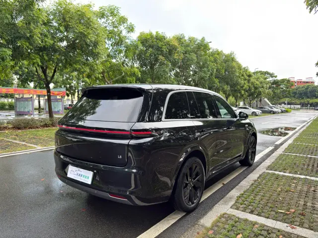Li Auto L8 — Фото автомобиля 6
