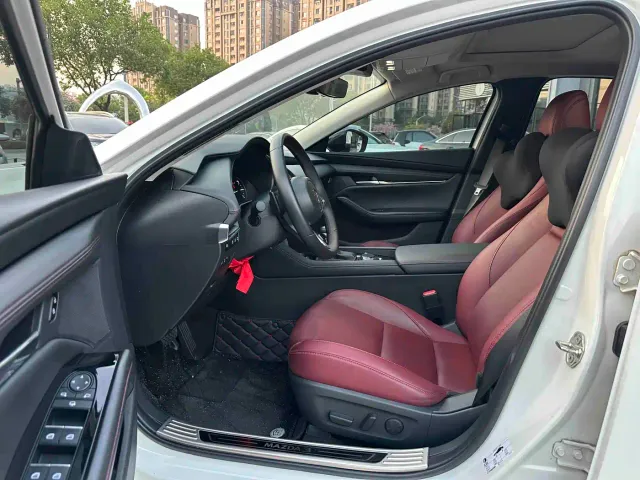 Mazda Axela — Фото автомобиля 7