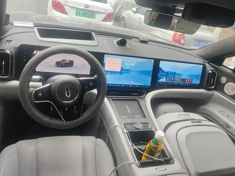 AITO Wenjie AITO M9 2024 Extended Range Ultra 42kWh 6-Seater — Фото автомобиля 12