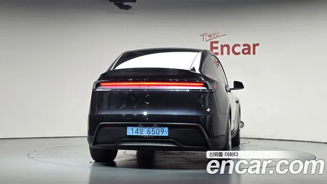 Tesla Model Y — Фото автомобиля 4