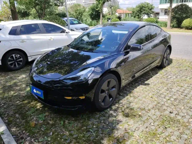 Фотография автомобиля — Tesla Model 3