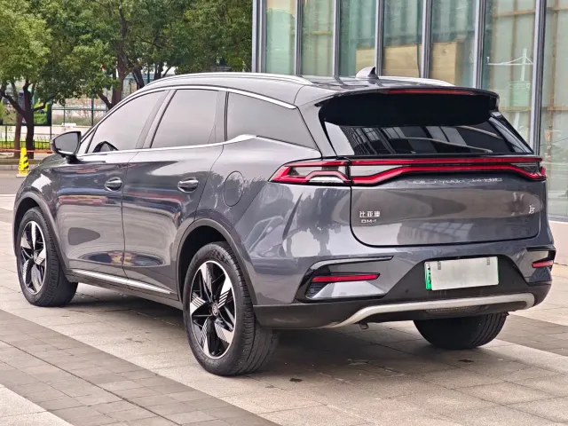 BYD Tang — Фото автомобиля 17