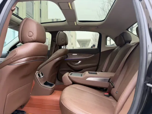 Mercedes-Benz E-Class — Фото автомобиля 5