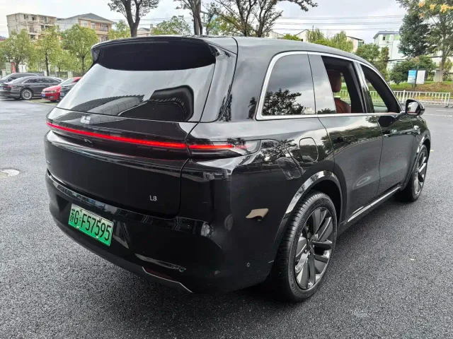 Li Auto L8 — Фото автомобиля 14