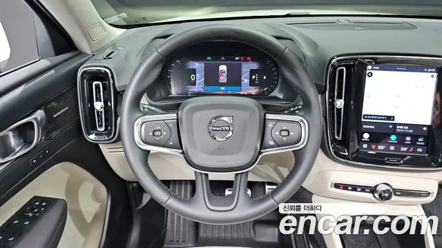 Вольво XC40 B4 Ultimate Bright — Фото автомобиля 13